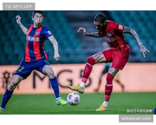 斯科尔斯回撤接应主导中场，关键战出球效率压制对手